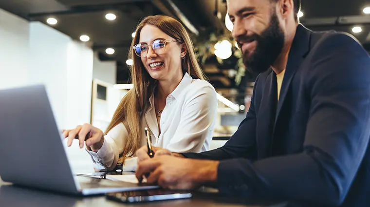Hospede aplicações do seu negócio e/ou de seus clientes